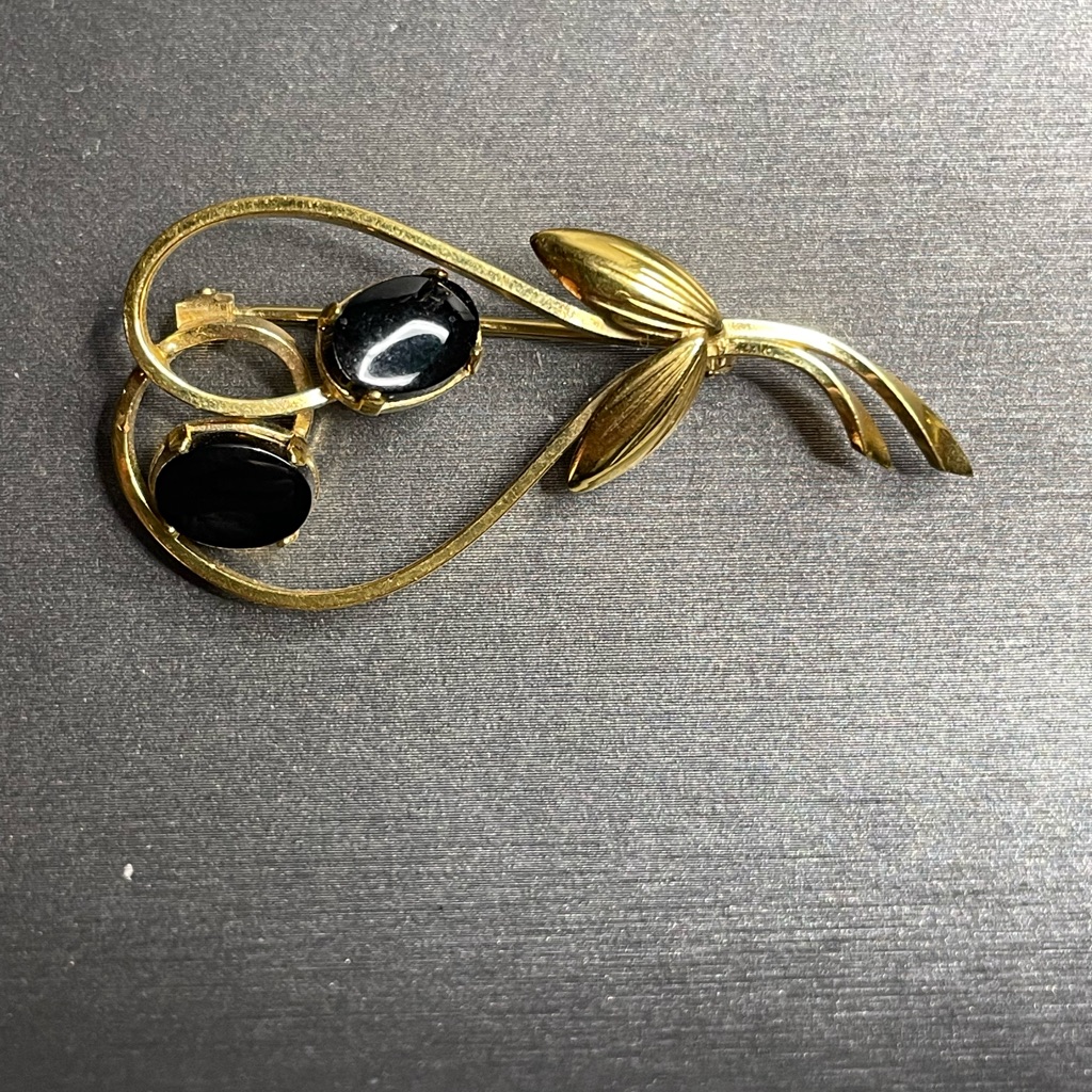 Wells 14k Gf Long Stem Onyx Flowers Tied W Bow Drooped Heart Brooch Vintage